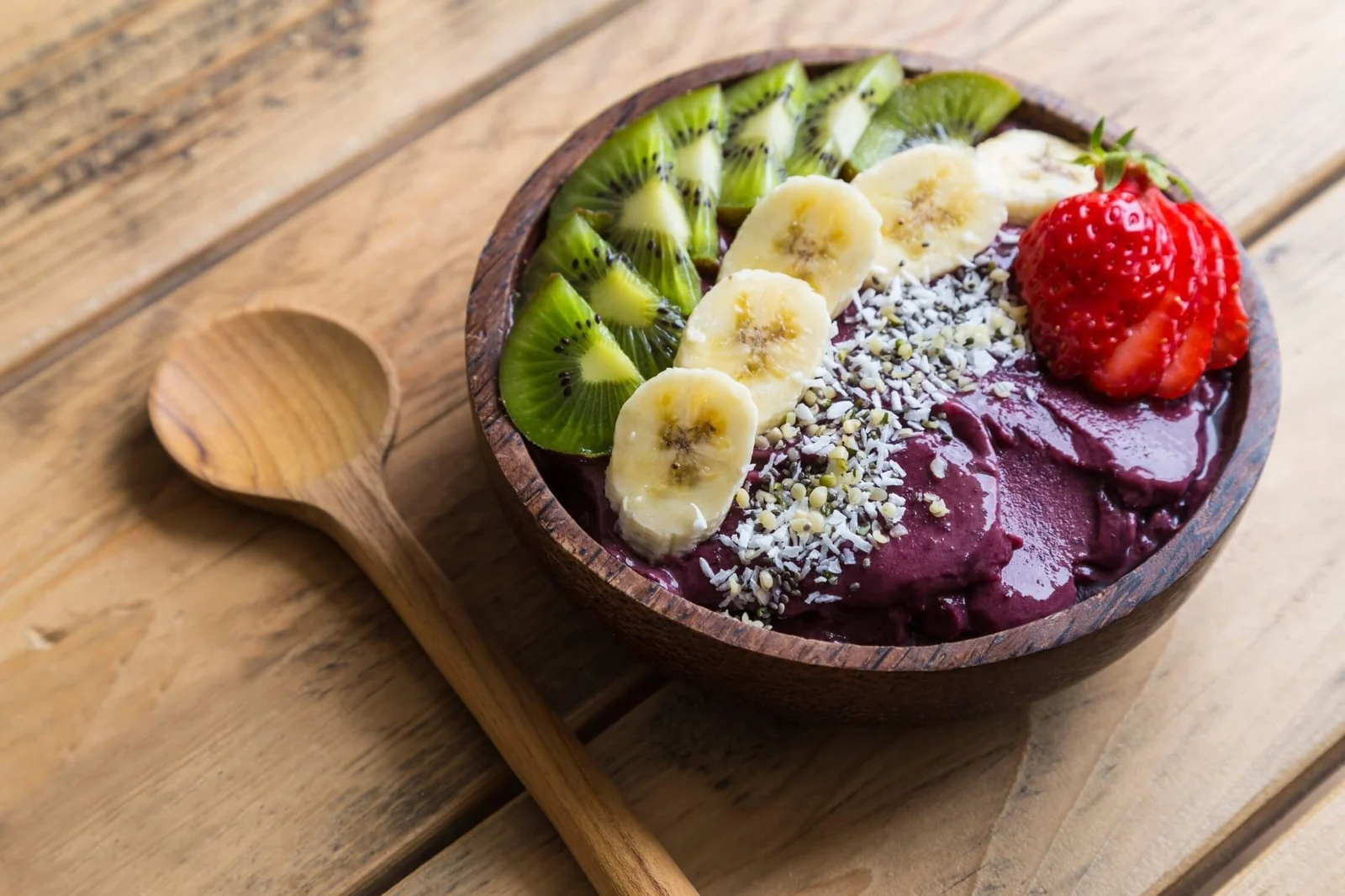 Cinco formas de incluir açaí em uma rotina equilibrada
