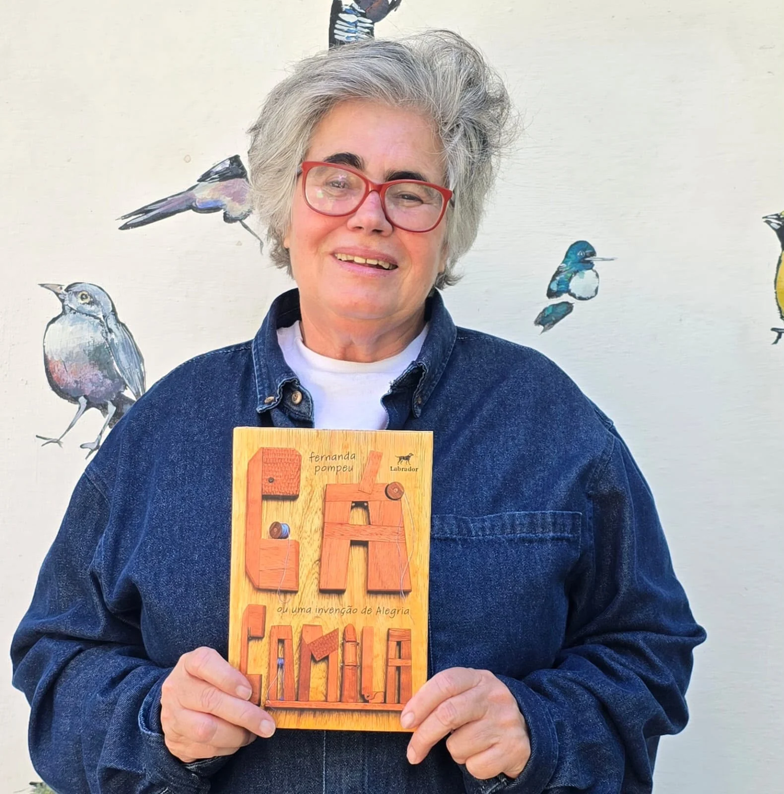 Fernanda Pompeu leva Cá Camila à Bienal do Livro de São Paulo