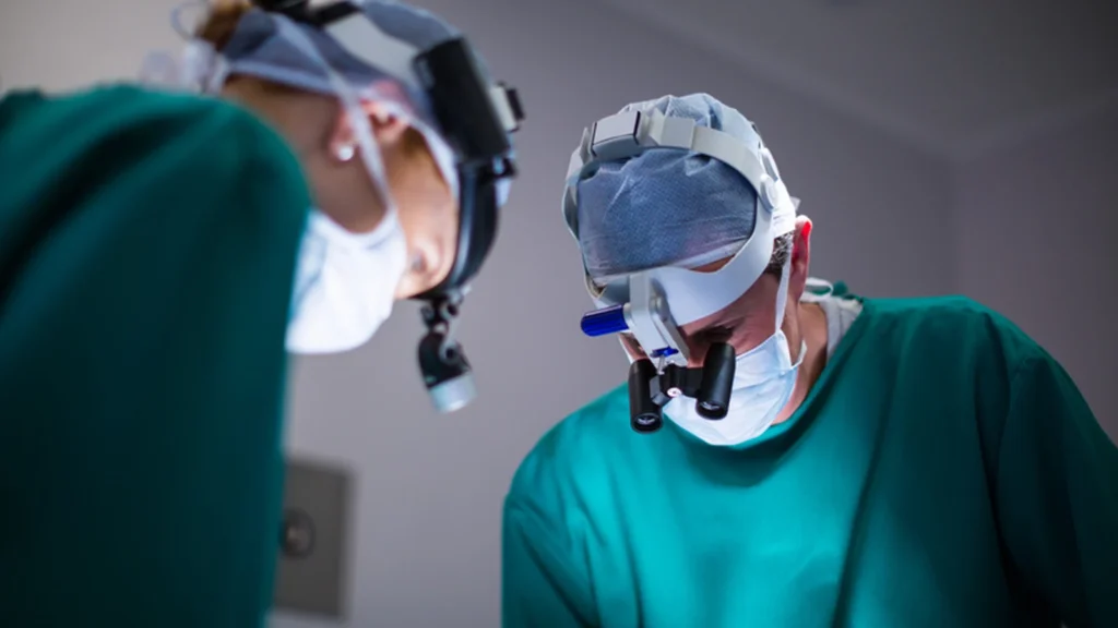 Fila por transplante de córnea cresce 24% em seis meses no país