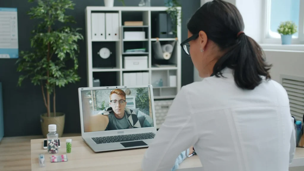 Quando a telemedicina basta e quando exige consulta presencial