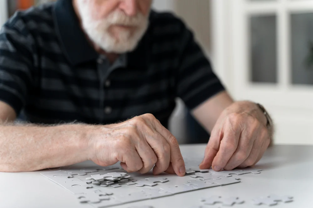 Setembro Lilás: tratamento pode retardar Alzheimer e cuidar de quem cuida