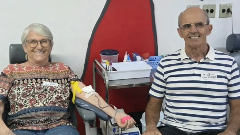 Idosa de 74 anos doa sangue em Niterói após mudança de regra